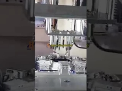 Randfaltenmaschine für Kunststoffteile für den Automobilbau: Überbrückung von Thermoform und Endmontage